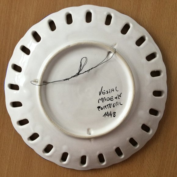 Beautiful hand- painted plate made in Portugal 20cm diameter - Picture 5 of 5